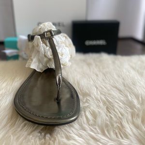 EUC Authentic Tory Burch Pewter Sandals